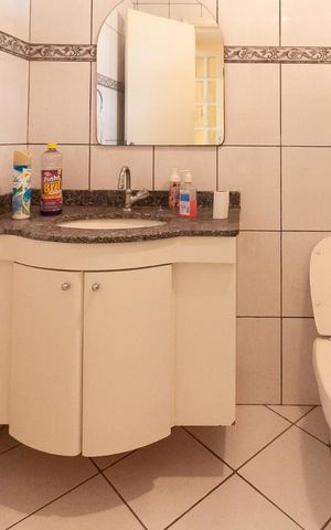 Casa à venda com 265m², 3 quartos e 4 vagas Casa à venda com 265m², 3 quartos e 4 vagasBanheiro