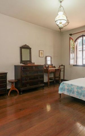 Casa à venda com 400m², 4 quartos e 6 vagas Casa à venda com 400m², 4 quartos e 6 vagasSuíte