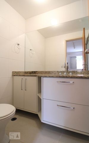 Apartamento para alugar com 65m², 2 quartos e 1 vagaBanheiro da suíte 