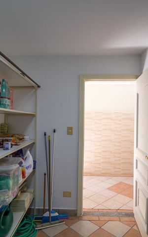 Casa à venda com 262m², 3 quartos e 4 vagasDespensa