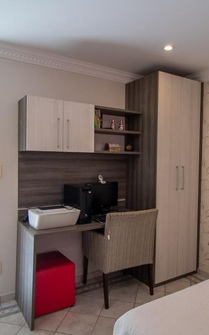 Casa à venda com 262m², 3 quartos e 4 vagasSuíte 2