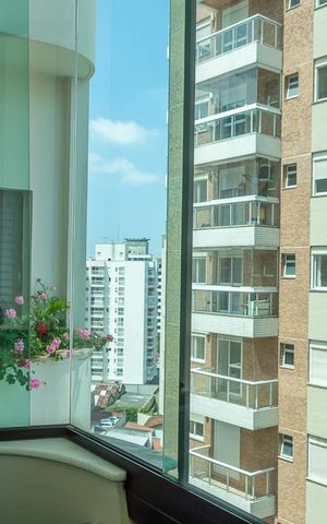 Apartamento à venda com 373m², 4 quartos e 3 vagas Apartamento à venda com 373m², 4 quartos e 3 vagasSacada