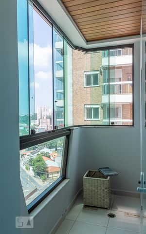 Apartamento à venda com 373m², 4 quartos e 3 vagas Apartamento à venda com 373m², 4 quartos e 3 vagasSacada do Quarto 1 e 2