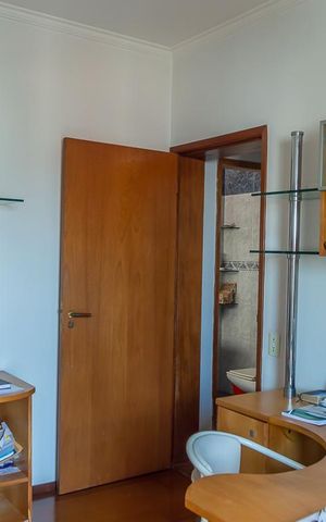 Apartamento à venda com 373m², 4 quartos e 3 vagas Apartamento à venda com 373m², 4 quartos e 3 vagasQuarto 2