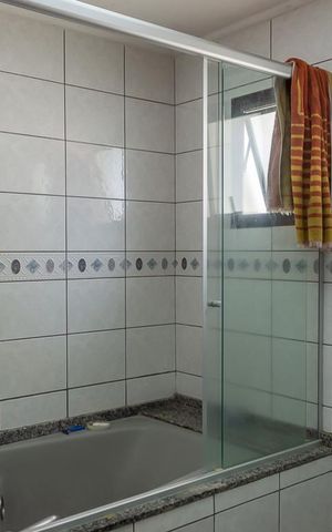 Apartamento à venda com 373m², 4 quartos e 3 vagas Apartamento à venda com 373m², 4 quartos e 3 vagasBanheiro da Suíte