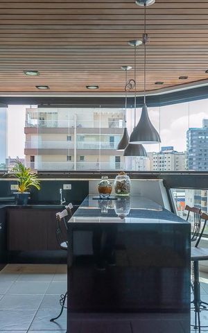 Apartamento à venda com 373m², 4 quartos e 3 vagas Apartamento à venda com 373m², 4 quartos e 3 vagasVaranda gourmet