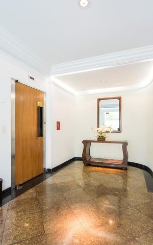 Apartamento à venda com 373m², 4 quartos e 3 vagas Apartamento à venda com 373m², 4 quartos e 3 vagasHall social