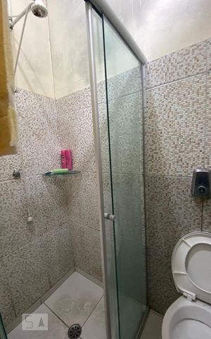 Casa à venda com 70m², 2 quartos e 1 vaga Casa à venda com 70m², 2 quartos e 1 vagaBanheiro da Suíte 1