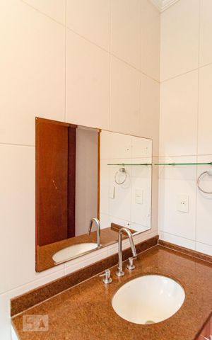 Casa à venda com 240m², 3 quartos e 4 vagas Casa à venda com 240m², 3 quartos e 4 vagasBanheiro da Suíte 1
