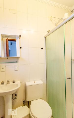 Casa à venda com 240m², 3 quartos e 4 vagas Casa à venda com 240m², 3 quartos e 4 vagasBanheiro da Suíte 2
