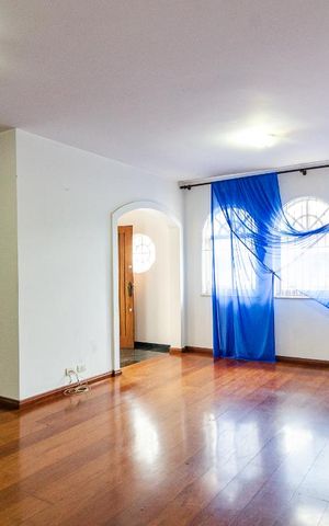 Casa à venda com 240m², 3 quartos e 4 vagas Casa à venda com 240m², 3 quartos e 4 vagasSala