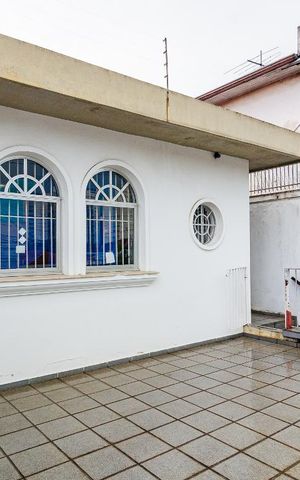 Casa à venda com 240m², 3 quartos e 4 vagas Casa à venda com 240m², 3 quartos e 4 vagasVaranda