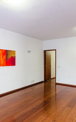 Casa à venda com 240m², 3 quartos e 4 vagas Casa à venda com 240m², 3 quartos e 4 vagasSala