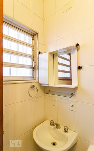 Casa à venda com 240m², 3 quartos e 4 vagas Casa à venda com 240m², 3 quartos e 4 vagasBanheiro da Suíte 2