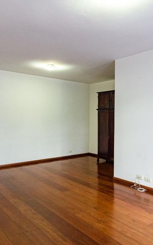 Casa à venda com 240m², 3 quartos e 4 vagas Casa à venda com 240m², 3 quartos e 4 vagasSala