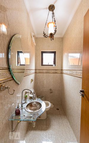 Casa à venda com 201m², 3 quartos e 6 vagasLavabo