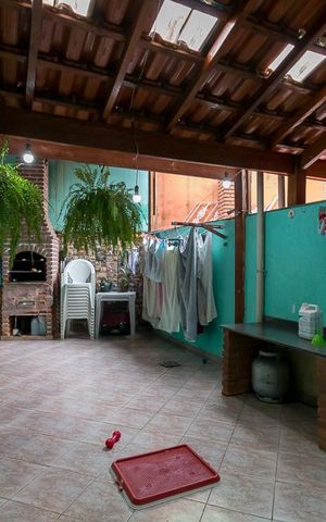 Casa à venda com 100m², 2 quartos e 2 vagasÁrea de serviço e churrasqueira