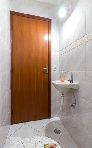 Casa à venda com 100m², 2 quartos e 2 vagasLavabo