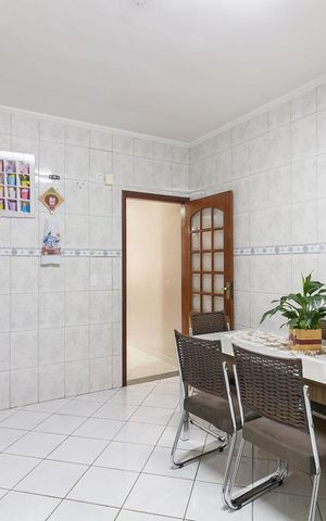Casa à venda com 100m², 2 quartos e 2 vagasCozinha