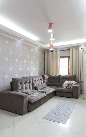 Casa à venda com 100m², 2 quartos e 2 vagasSala