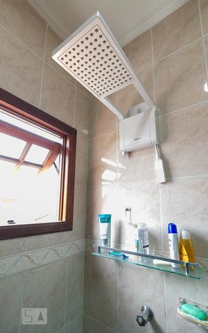 Casa à venda com 100m², 2 quartos e 2 vagasBanheiro quarto 2 suíte - chuveiro