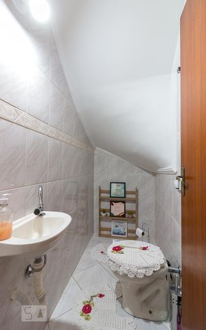 Casa à venda com 100m², 2 quartos e 2 vagasLavabo