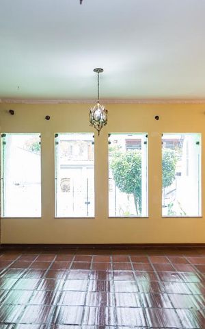 Casa à venda com 310m², 3 quartos e 4 vagasSala