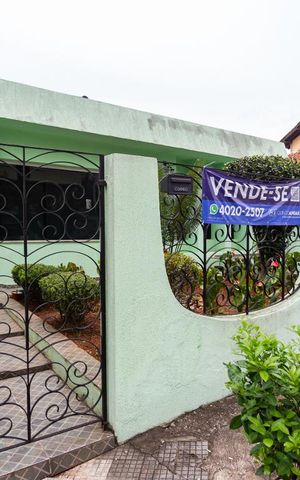 Casa à venda com 310m², 3 quartos e 4 vagasFachada