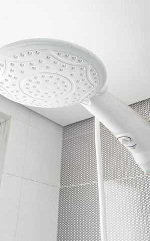 Apartamento para alugar com 63m², 2 quartos e 1 vaga Apartamento para alugar com 63m², 2 quartos e 1 vagaChuveiro do Banheiro