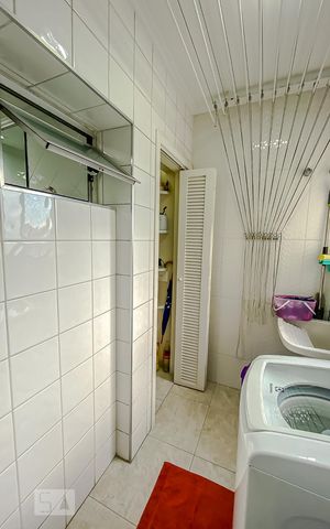 Apartamento à venda com 136m², 3 quartos e 5 vagasLavanderia