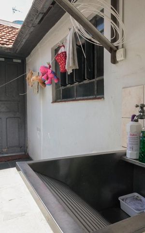 Casa à venda com 200m², 4 quartos e 3 vagas Casa à venda com 200m², 4 quartos e 3 vagasQuintal e Área de Serviço