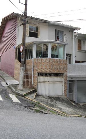 Casa à venda com 120m², 2 quartos e 1 vagaFachada