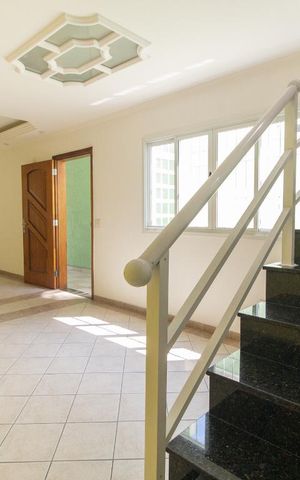 Casa à venda com 150m², 3 quartos e 4 vagas Casa à venda com 150m², 3 quartos e 4 vagasSala