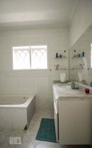Casa à venda com 180m², 3 quartos e 2 vagasBanheiro