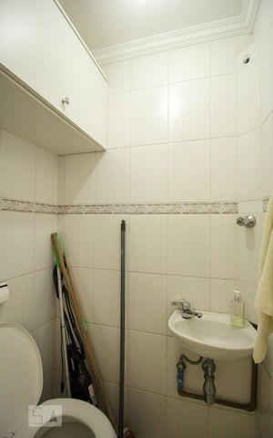 Casa à venda com 180m², 3 quartos e 2 vagasBanheiro de Serviço