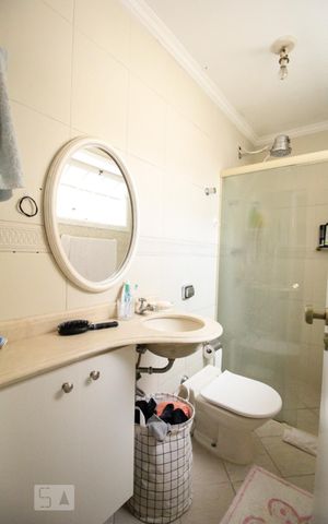Casa à venda com 180m², 3 quartos e 2 vagasBanheiro Quarto 3 - Suíte