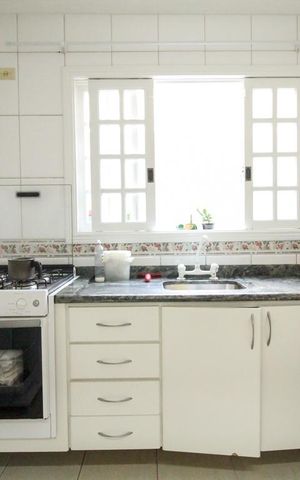 Casa à venda com 180m², 3 quartos e 2 vagasCozinha