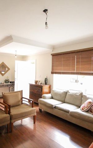 Casa à venda com 180m², 3 quartos e 2 vagasSala