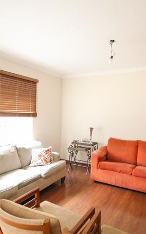 Casa à venda com 180m², 3 quartos e 2 vagasSala