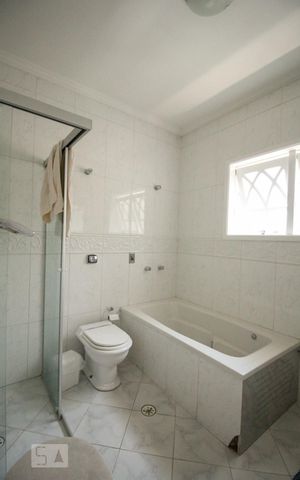 Casa à venda com 180m², 3 quartos e 2 vagasBanheiro