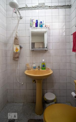 Casa à venda com 205m², 3 quartos e 2 vagasBanheiro
