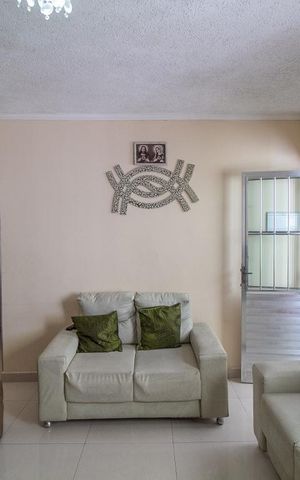 Casa à venda com 205m², 3 quartos e 2 vagasSala