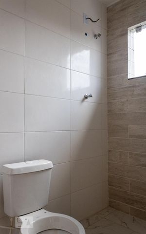 Casa de condomínio para alugar com 130m², 3 quartos e 2 vagas Casa de condomínio para alugar com 130m², 3 quartos e 2 vagasBanheiro do Quarto 3