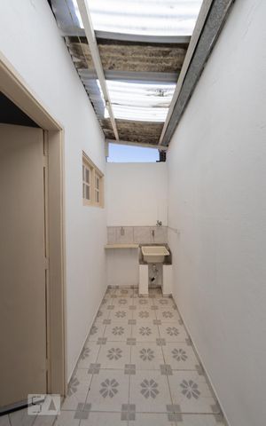 Casa para alugar com 55m², 2 quartos e sem vagaÁrea de Serviço