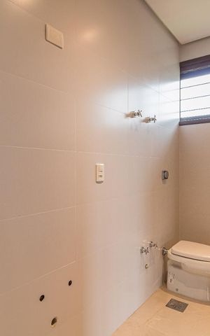 Casa à venda com 232m², 3 quartos e 3 vagas Casa à venda com 232m², 3 quartos e 3 vagasBanheiro da Suíte
