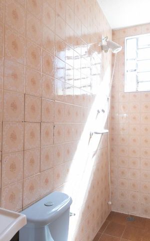 Casa para alugar com 110m², 2 quartos e 1 vaga Casa para alugar com 110m², 2 quartos e 1 vagaBanheiro