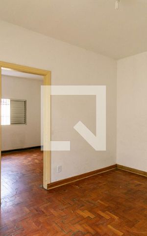 Casa à venda com 164m², 2 quartos e 3 vagas Casa à venda com 164m², 2 quartos e 3 vagasSala