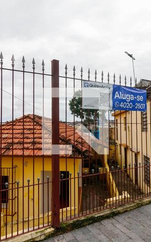 Casa à venda com 164m², 2 quartos e 3 vagas Casa à venda com 164m², 2 quartos e 3 vagasFachada