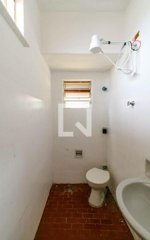Casa à venda com 164m², 2 quartos e 3 vagas Casa à venda com 164m², 2 quartos e 3 vagasBanheiro