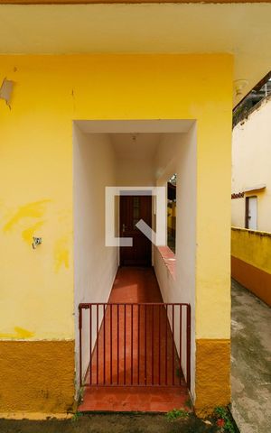 Casa à venda com 164m², 2 quartos e 3 vagas Casa à venda com 164m², 2 quartos e 3 vagasEntrada